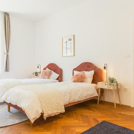 Top Location City Centre Condo In Historic Building With Free Garage Parking Ljubljana Exteriör bild