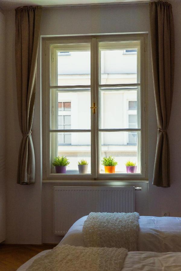 Top Location City Centre Condo In Historic Building With Free Garage Parking Ljubljana Exteriör bild