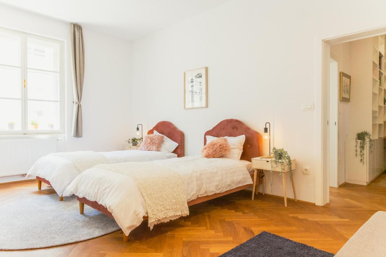 Top Location City Centre Condo In Historic Building With Free Garage Parking Ljubljana Exteriör bild