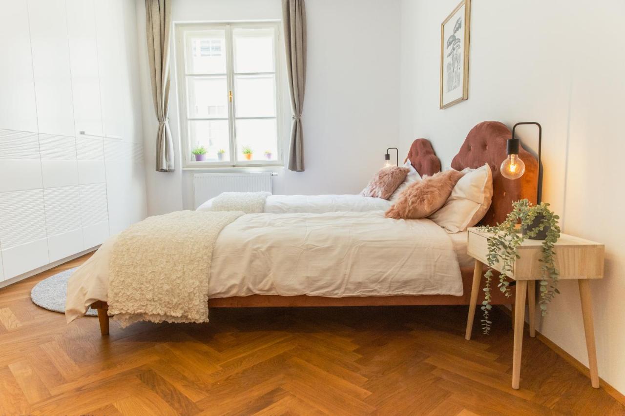Top Location City Centre Condo In Historic Building With Free Garage Parking Ljubljana Exteriör bild