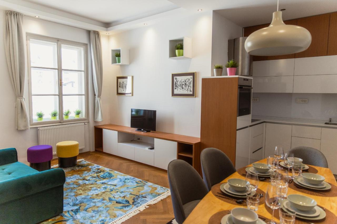 Top Location City Centre Condo In Historic Building With Free Garage Parking Ljubljana Exteriör bild