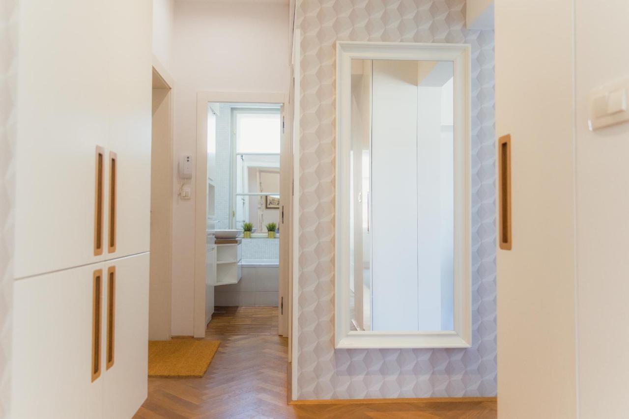 Top Location City Centre Condo In Historic Building With Free Garage Parking Ljubljana Exteriör bild