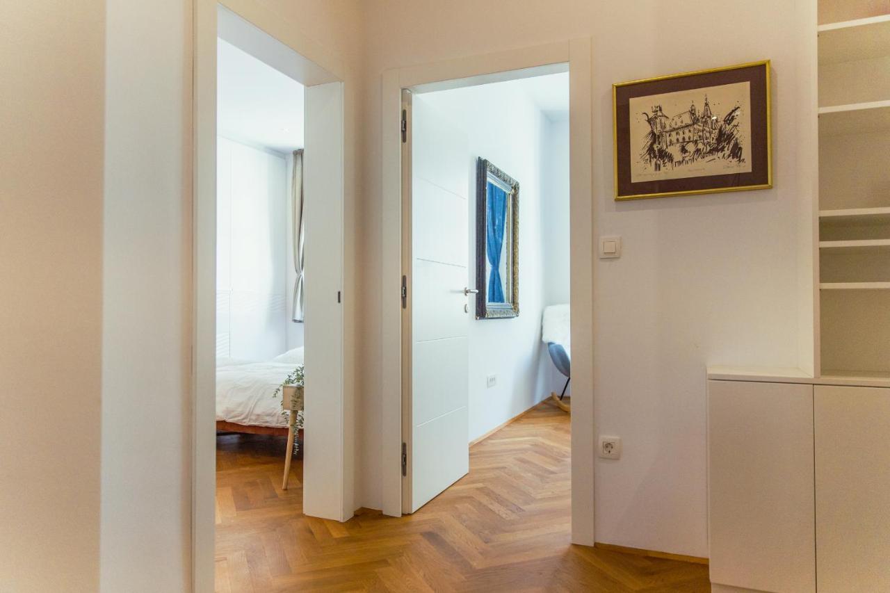 Top Location City Centre Condo In Historic Building With Free Garage Parking Ljubljana Exteriör bild