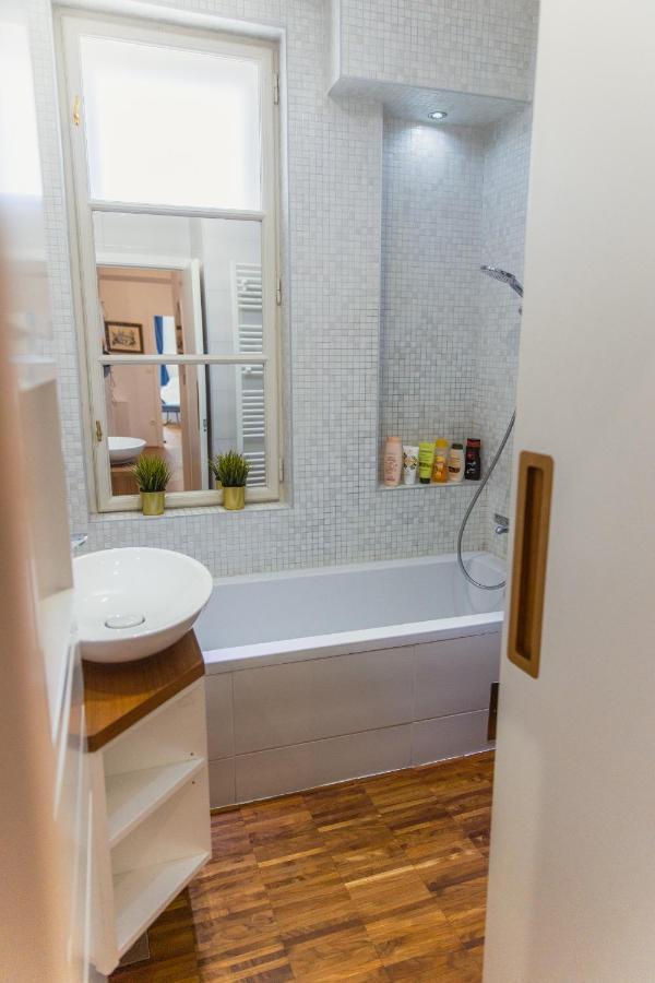 Top Location City Centre Condo In Historic Building With Free Garage Parking Ljubljana Exteriör bild